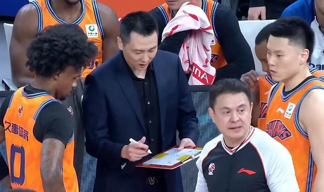 MK体育登录入口-CBA变天！广东北京大胜，辽宁输掉关键战，上海基本锁定第一